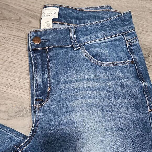 GUC For The Republic Raw Hem Cropped Jeans - Picture 3 of 6